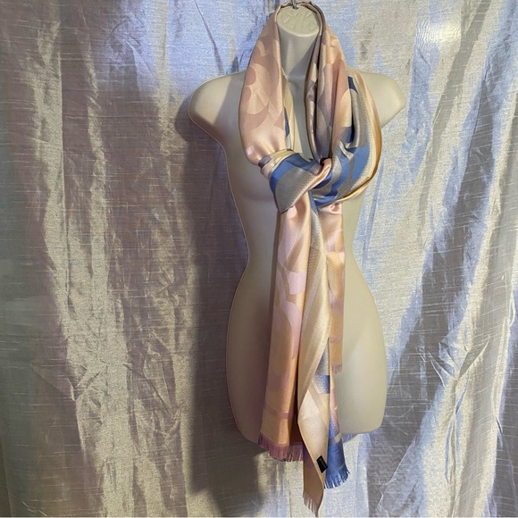 Beige and blue pashmina 72”x 28” very soft viscose/acrylic NWT - Picture 4 of 7
